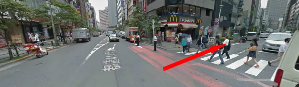 新宿の貸し会議室 レンタルスペース「マリーナ」への行き方、アクセス方法 右角にマクドナルドがあり、そこを右に曲がり 進みますとローソンがあり、過ぎてそのまま進むと また別のローソンがあります。
