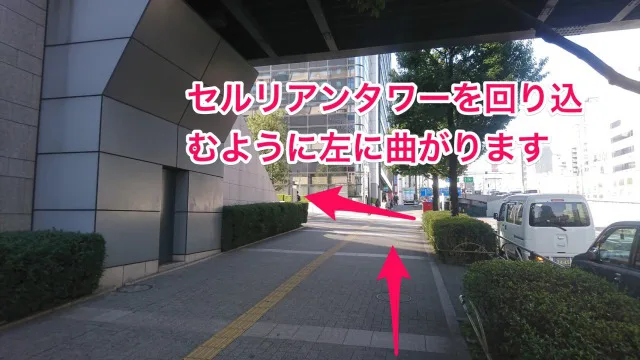渋谷の貸し会議室 レンタルスペース「KOMOREBI」への行き方、アクセス方法 セルリアンタワーを回り込むように左に曲がります。