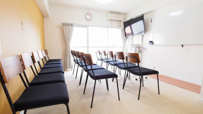 渋谷 貸し会議室 レンタルスペース HIDAMARI 椅子のみを並べた 教室 セミナー 説明会向けレイアウト