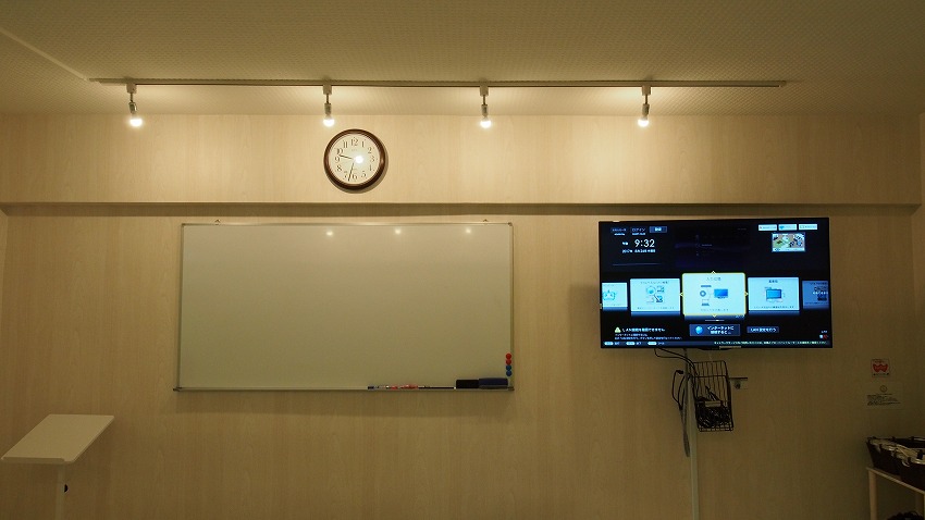 渋谷 貸し会議室 レンタルスペース KOMOREBI　ホワイトボードと大型モニター